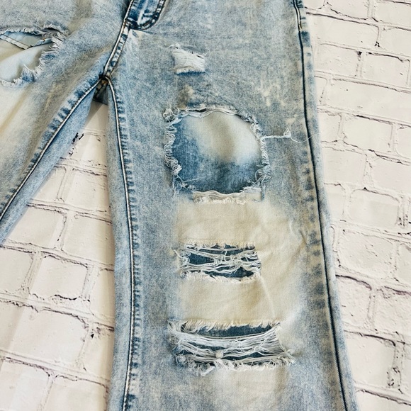 Women’s Wide Leg Flare Jean Heavy Distress size Small - Picture 3 of 7